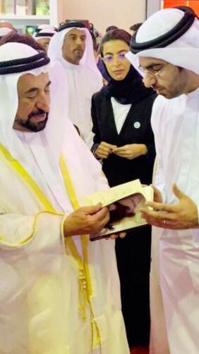 مع الشيخ سلطان في معرض الشارقة
